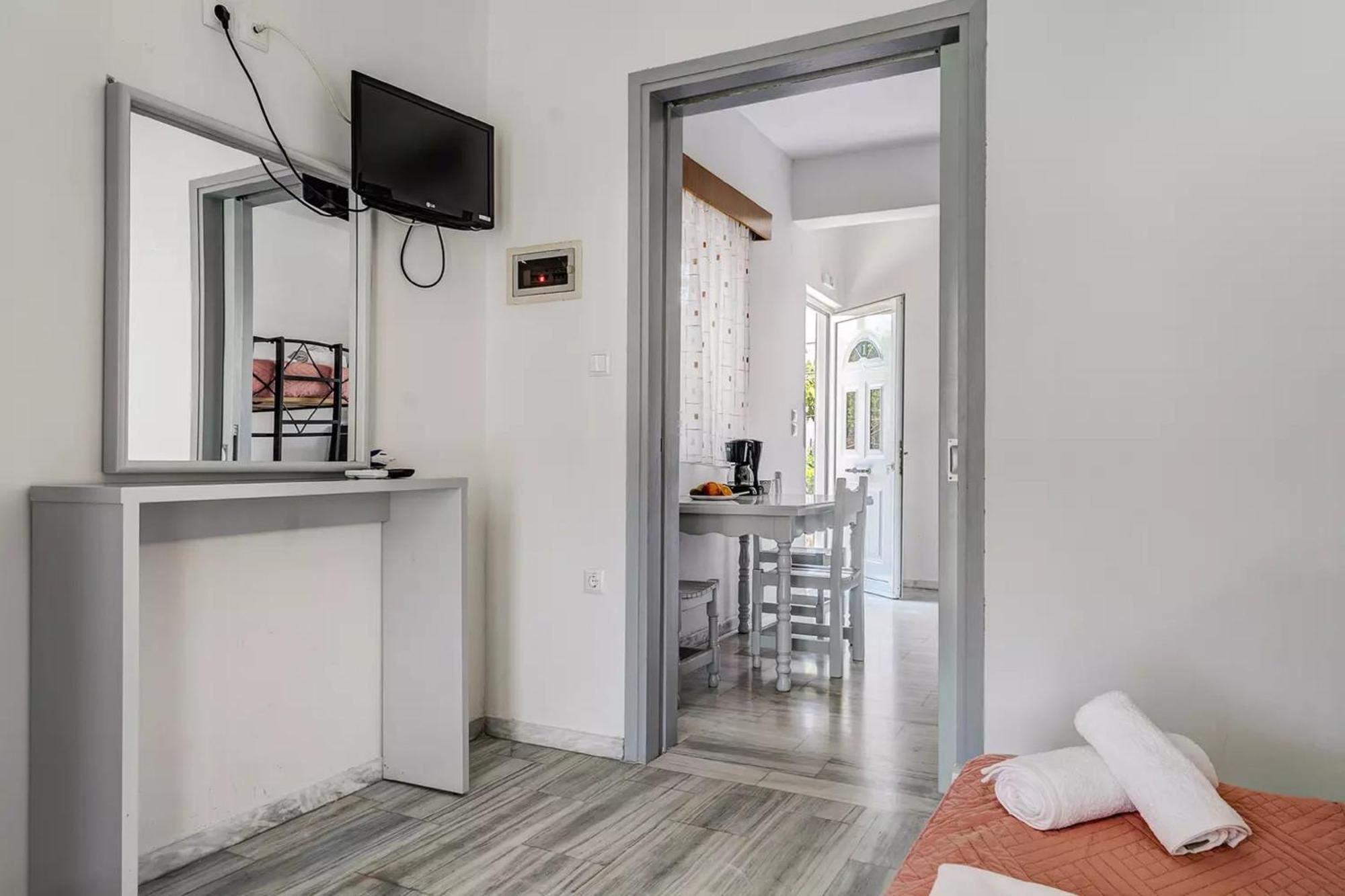 Labros Apartment Kastrosikia